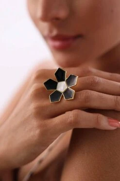 Varnika Arora Black Willow Ring -Inca Sales Store 01062023va29 3