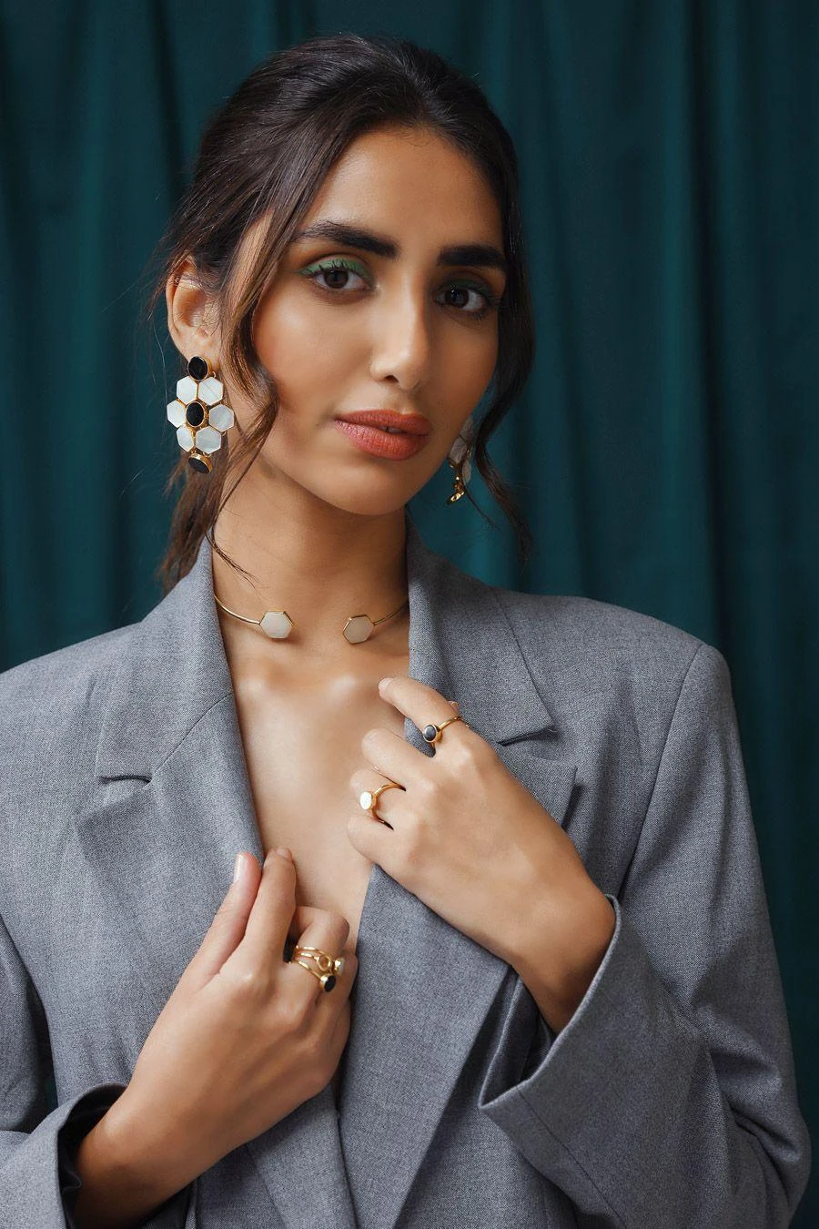 Varnika Arora Inara Black Onyx Dangler Earrings 3 Varnika Arora Inara Black Onyx Dangler Earrings