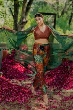 Pooja Keyur Green Aari Embroidered Patchwork Cape Set -Inca Sales Store 111pkm2 3