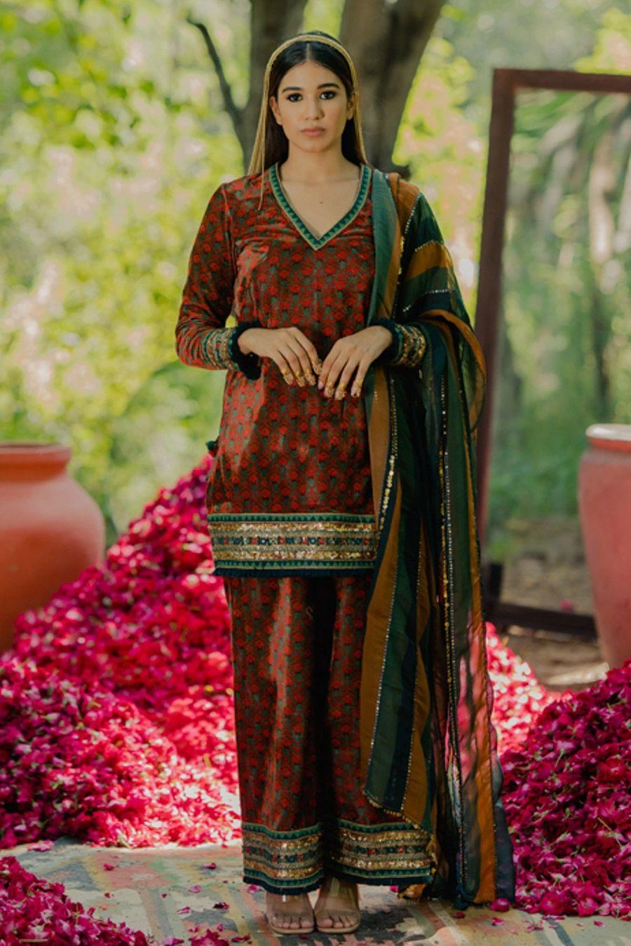 Pooja Keyur Meraki Stripes Aari Embroidered Dupatta 3 Pooja Keyur Meraki Stripes Aari Embroidered Dupatta