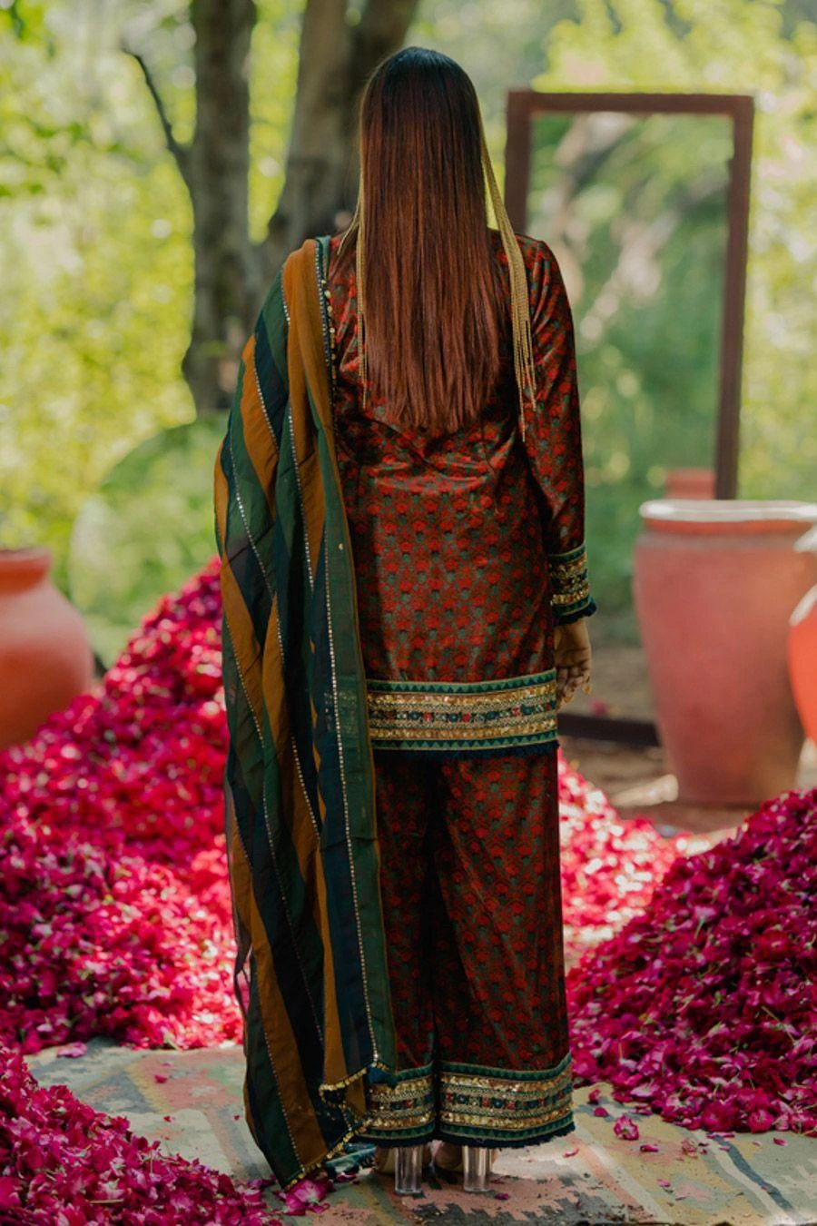 Pooja Keyur Meraki Stripes Aari Embroidered Dupatta 10 Pooja Keyur Meraki Stripes Aari Embroidered Dupatta - Image 8