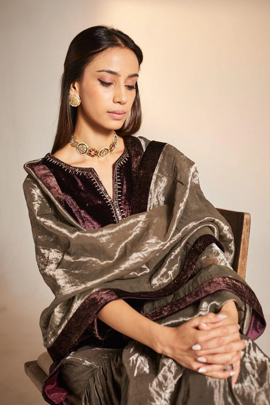 Shorshe Slate Silver Handloom Tissue Dupatta 4 Shorshe Slate Silver Handloom Tissue Dupatta - Image 2