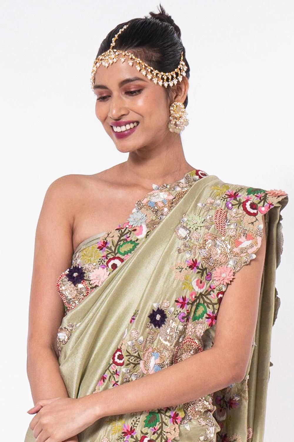 Anamika Khanna Green Embroidered Sari Set 6 Anamika Khanna Green Embroidered Sari Set - Image 4