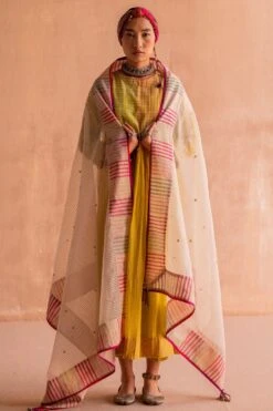 Swatti Kapoor Svet White Hand Embroidered Dupatta