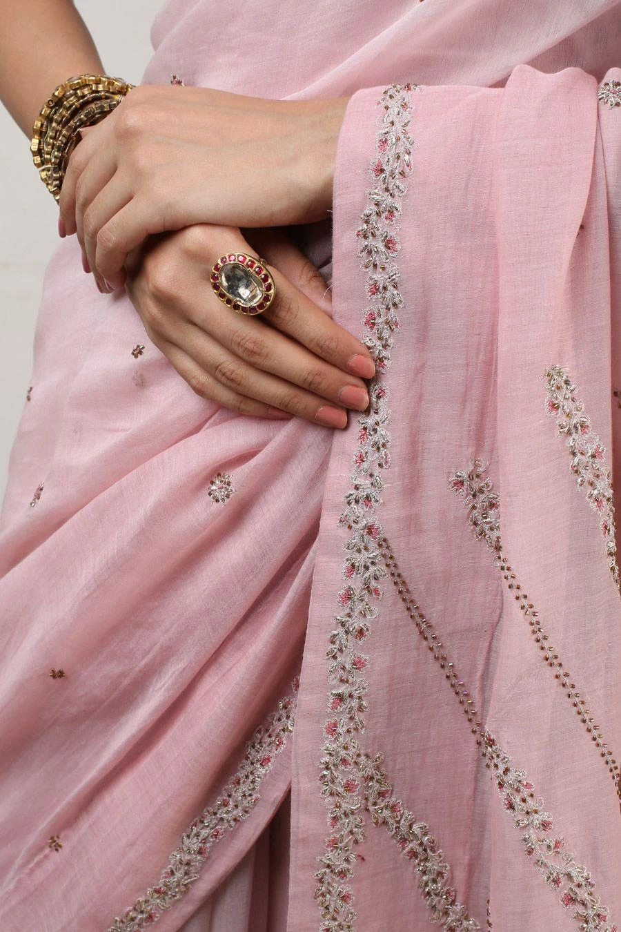 Rhua Pink Chanderi Aari Embroidered Sari Set 6 Rhua Pink Chanderi Aari Embroidered Sari Set - Image 4