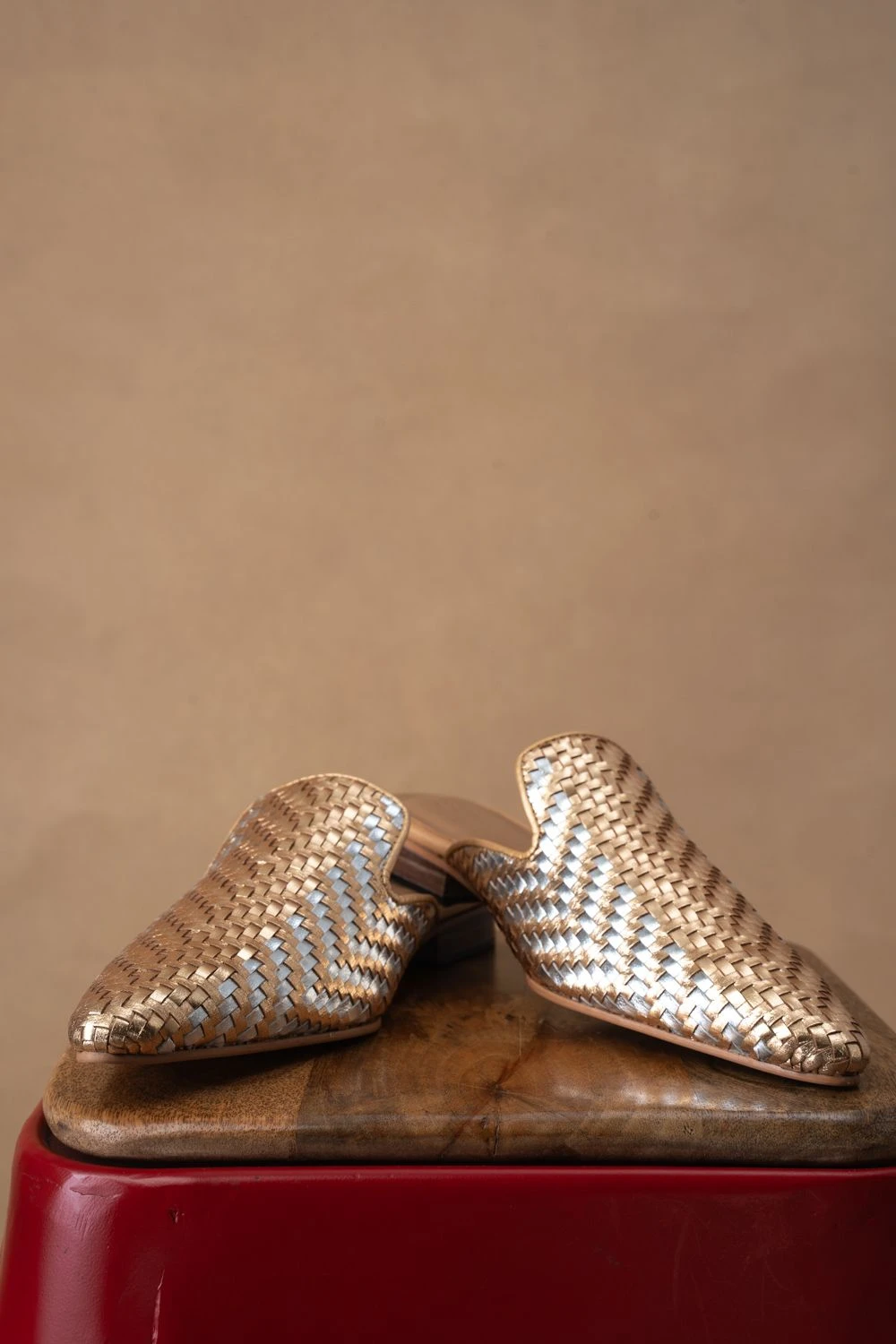 Inochhi Abra Radiant Gold Hand-Woven Mules 5 Inochhi Abra Radiant Gold Hand-Woven Mules - Image 3