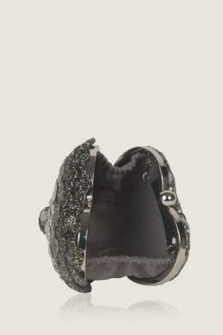 Doux Amour Isa Beaded Silver Heart Clutch 11 Doux Amour Isa Beaded Silver Heart Clutch -Inca Sales Store 15jan2022 347734 5