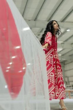 Pooja Keyur Off White & Brick Dupatta