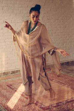 Sarang Kaur Grey Nizam Stole