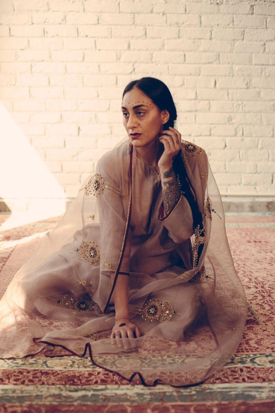 Sarang Kaur Grey Nayantara Stole 5 Sarang Kaur Grey Nayantara Stole - Image 3