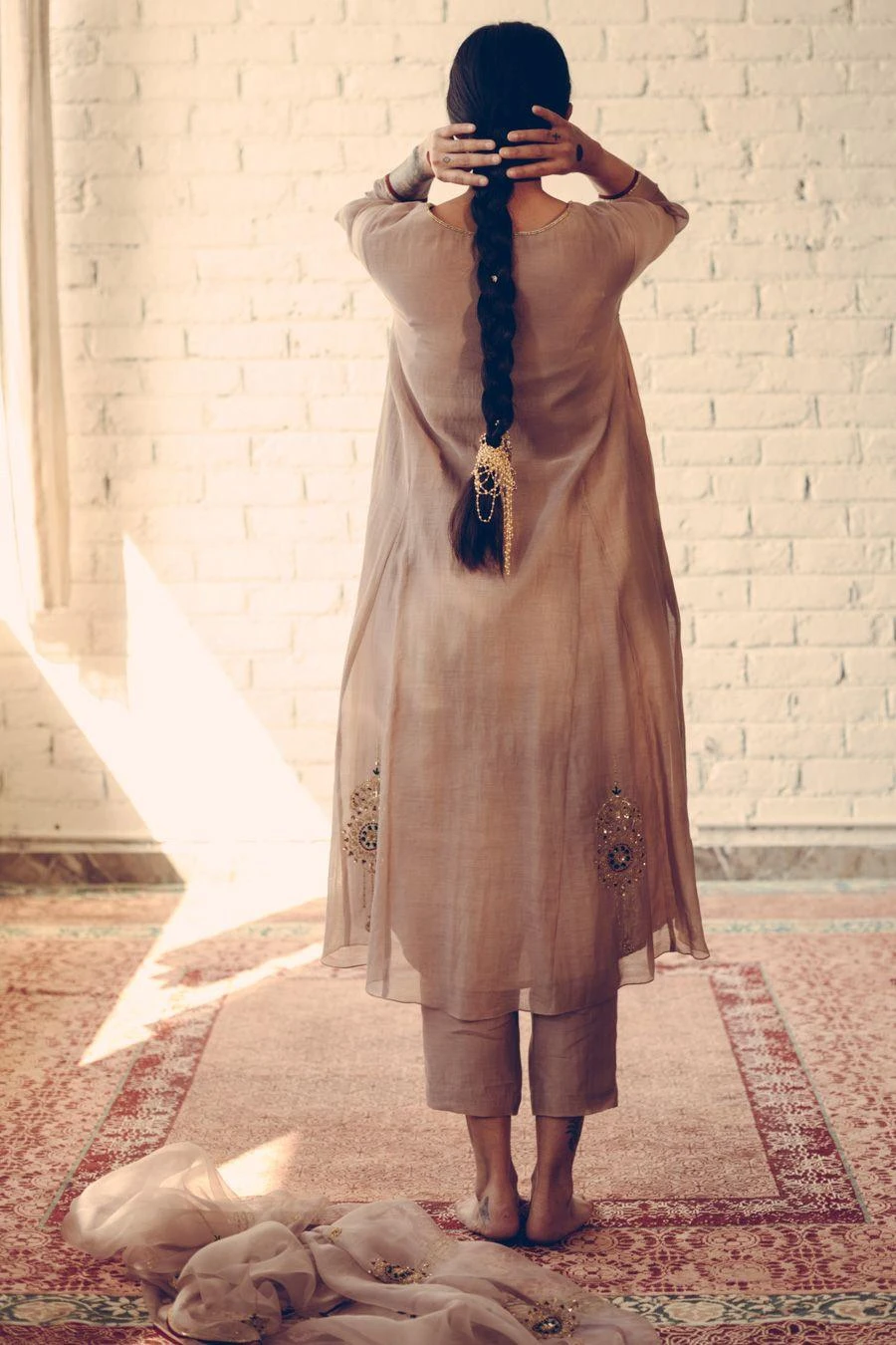 Sarang Kaur Grey Nayantara Stole 8 Sarang Kaur Grey Nayantara Stole - Image 6