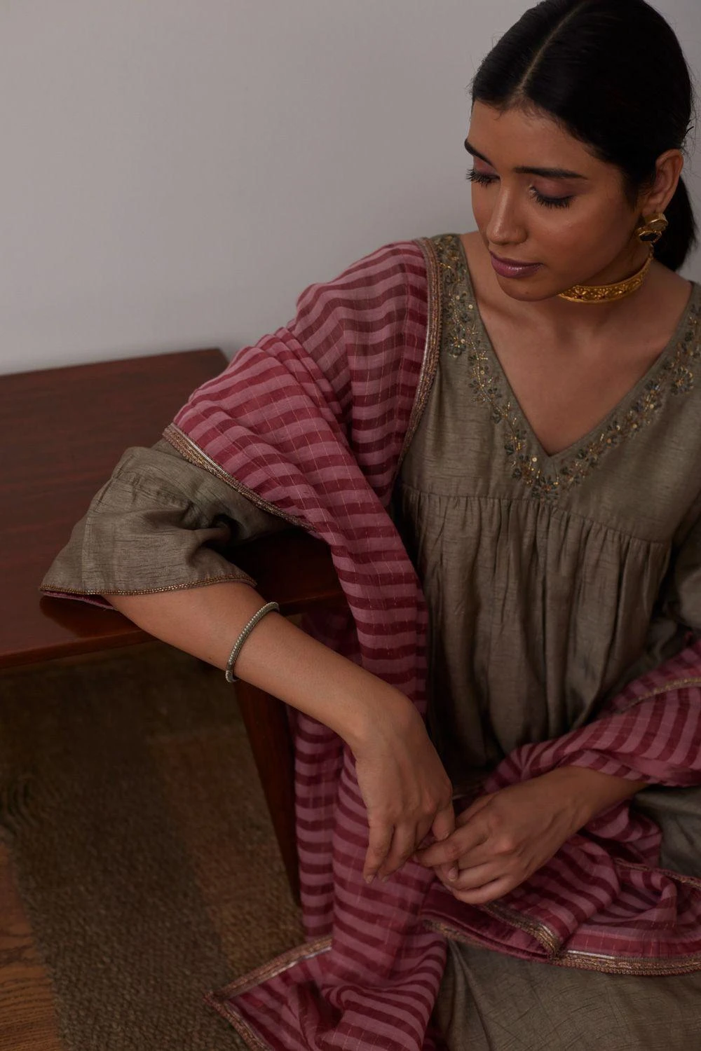 Shorshe Onion Pink Zardosi Embellished Dupatta 5 Shorshe Onion Pink Zardosi Embellished Dupatta - Image 3