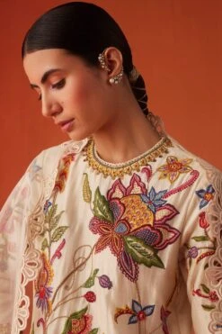 Chandrima Ivory Floral Threadwork Kurta -Inca Sales Store 18823ca6 2