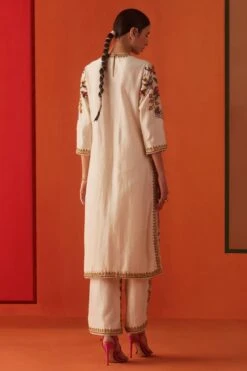 Chandrima Ivory Floral Threadwork Kurta -Inca Sales Store 18823ca6 3