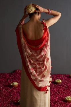 Five Point Five Off-white & Red Geometric Patterned Sari 9 Five Point Five Off-white & Red Geometric Patterned Sari -Inca Sales Store 191023fpf1 4