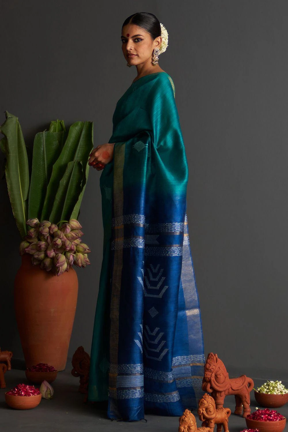 Five Point Five Teal Geometric Patterned Sari 4 Five Point Five Teal Geometric Patterned Sari - Image 2