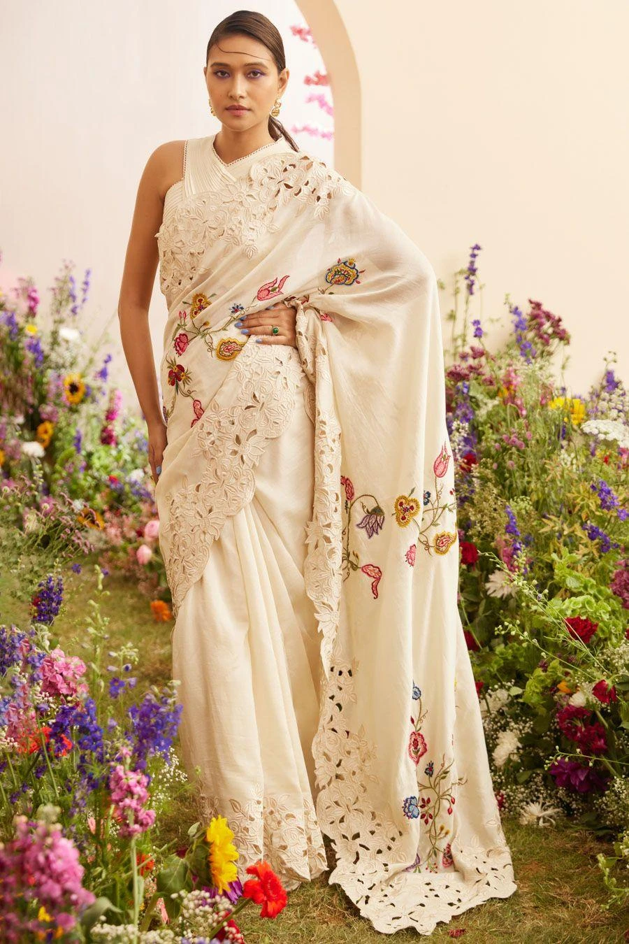 Chandrima Ivory Threadwork And Cutwork Sari 3 Chandrima Ivory Threadwork And Cutwork Sari
