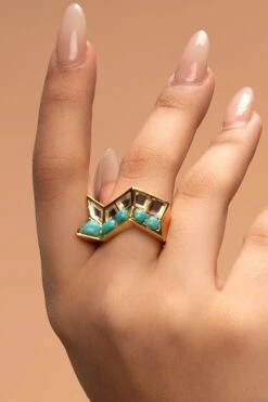 Isharya Luminous Zig-Zag Emerald-Mirror Ring