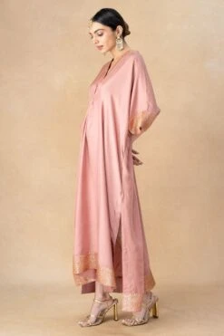 Jayanti Reddy Pink Embellished Kaftan With Benarasi Borders 9 Jayanti Reddy Pink Embellished Kaftan With Benarasi Borders -Inca Sales Store 20723jr12 3