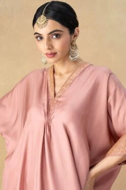 Jayanti Reddy Pink Embellished Kaftan With Benarasi Borders 10 Jayanti Reddy Pink Embellished Kaftan With Benarasi Borders -Inca Sales Store 20723jr12 4