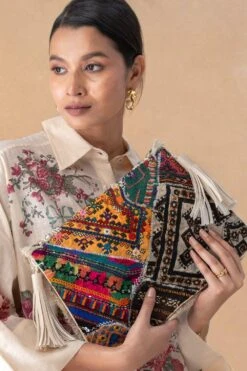 Vipul Shah Off White Banjara Embroidered Clutch 11 Vipul Shah Off White Banjara Embroidered Clutch -Inca Sales Store 211123vs7 4