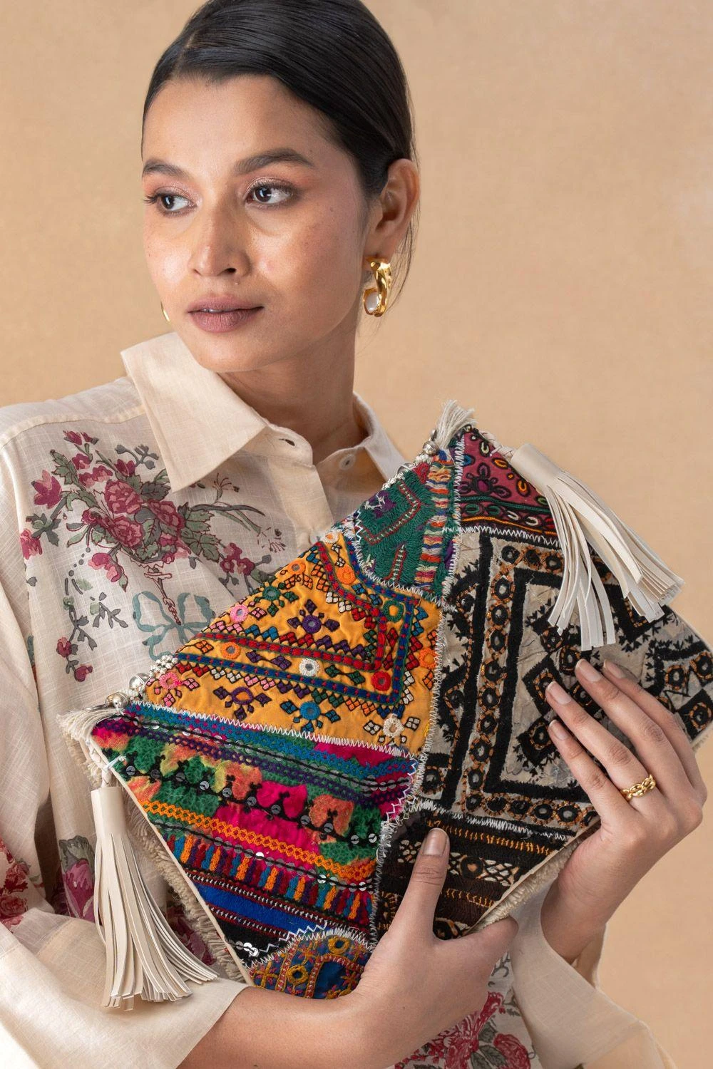 Vipul Shah Off White Banjara Embroidered Clutch 6 Vipul Shah Off White Banjara Embroidered Clutch - Image 4