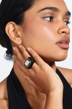 Isharya Gold Signet Ring