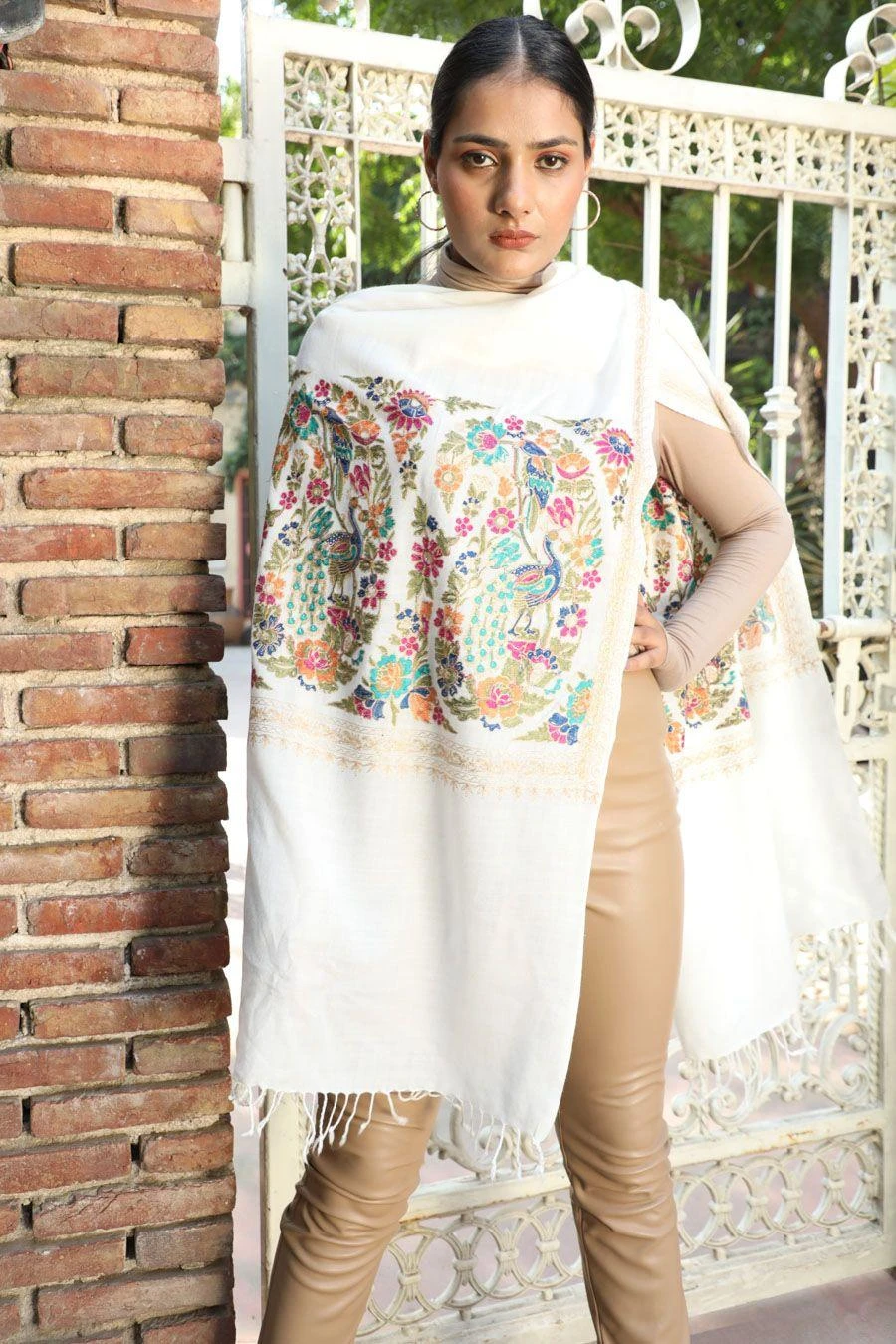 Dusala India White Cashmere Fine Wool Floral Aari Work Stole 3 Dusala India White Cashmere Fine Wool Floral Aari Work Stole