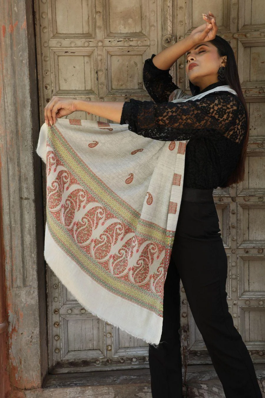 Dusala India White Handwoven Cashmere Threadwork Stole 5 Dusala India White Handwoven Cashmere Threadwork Stole - Image 3
