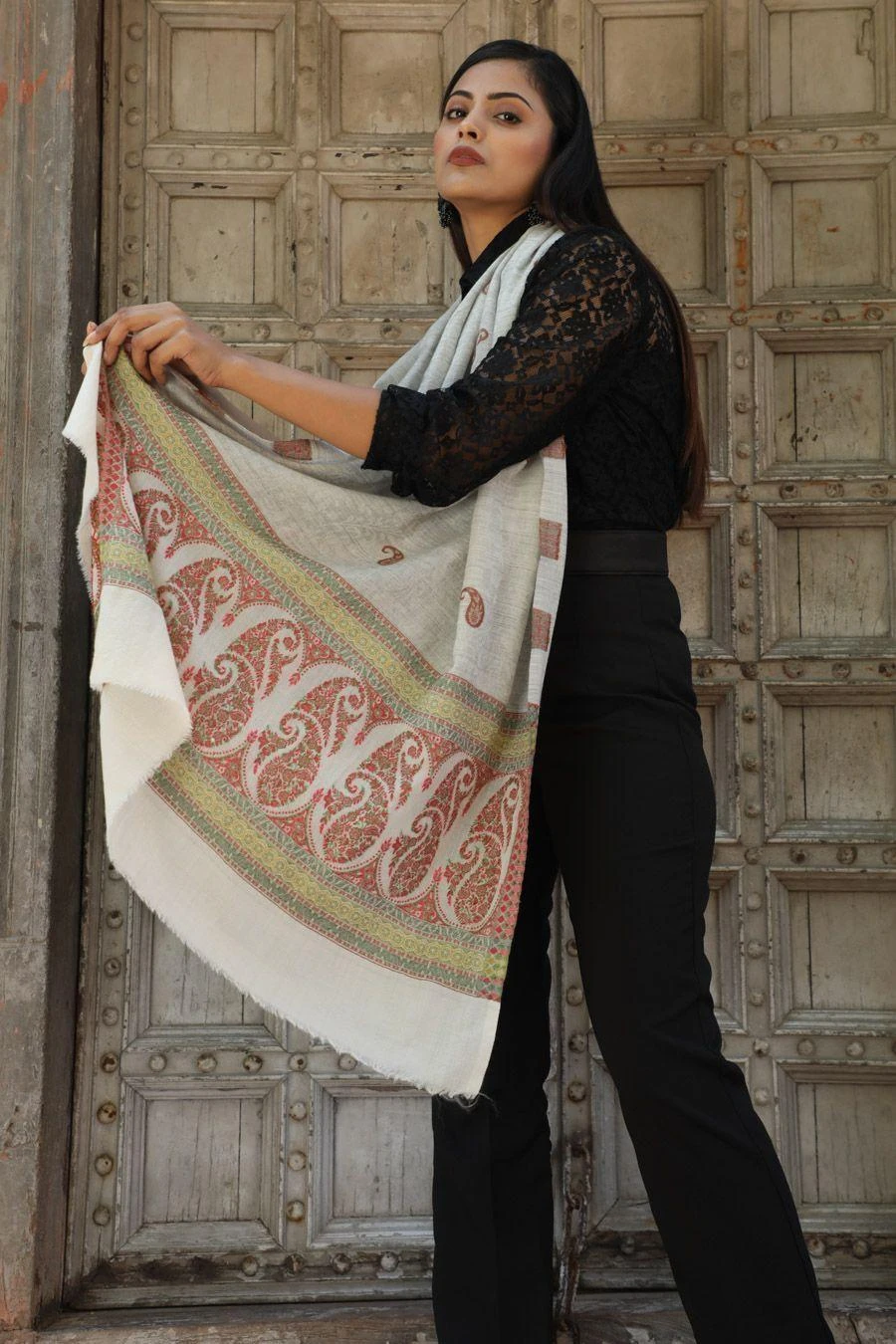 Dusala India White Handwoven Cashmere Threadwork Stole 6 Dusala India White Handwoven Cashmere Threadwork Stole - Image 4