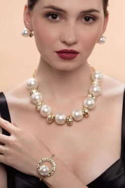 Isharya Amara Pearl Mirror Necklace