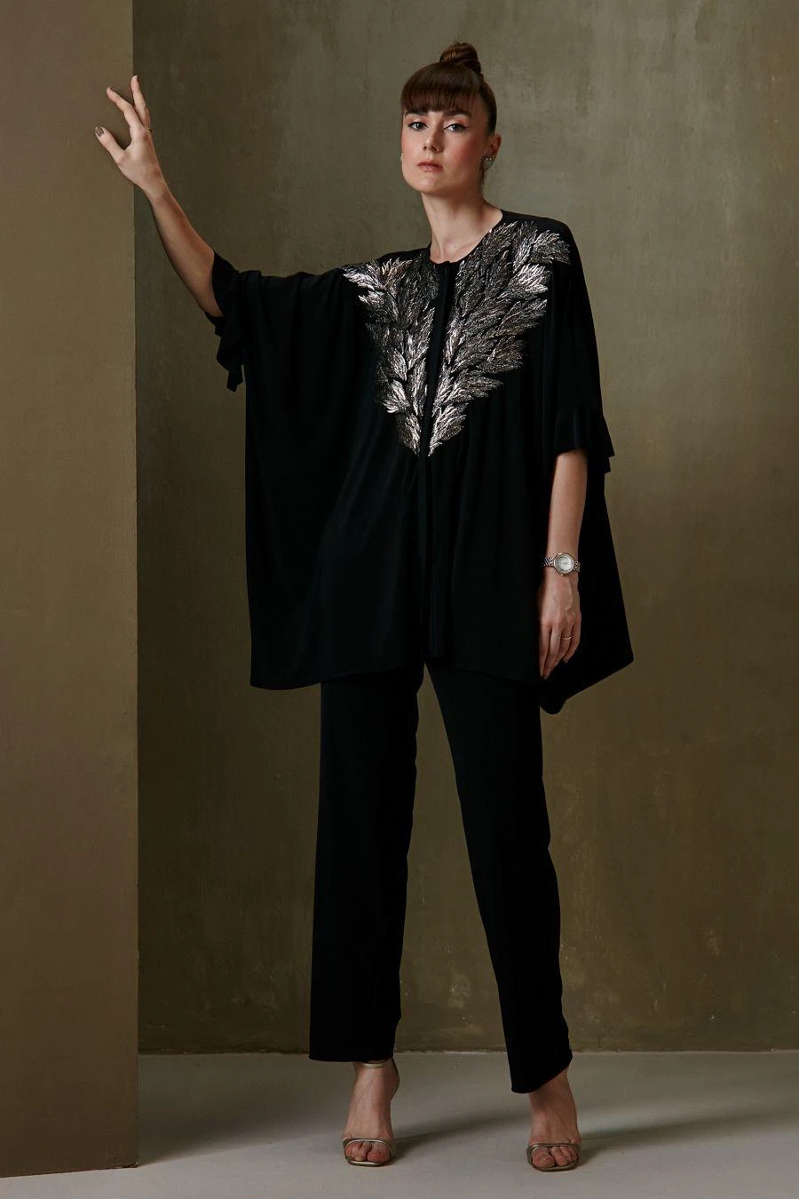 Namrata Joshipura Black Floral Embroidered Kaftan Set 4 Namrata Joshipura Black Floral Embroidered Kaftan Set - Image 2