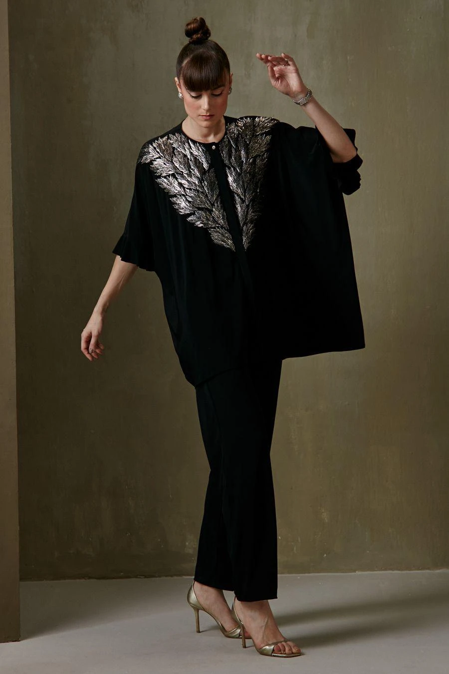 Namrata Joshipura Black Floral Embroidered Kaftan Set 5 Namrata Joshipura Black Floral Embroidered Kaftan Set - Image 3