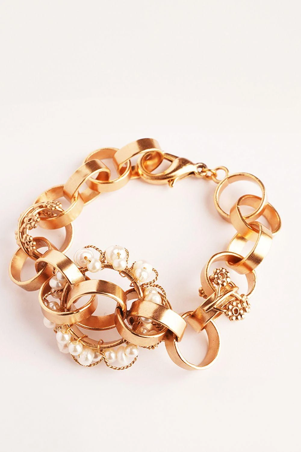 Suhani Pittie Neutron Loop Pearl Link Gold Bracelet Cuff 4 Suhani Pittie Neutron Loop Pearl Link Gold Bracelet Cuff - Image 2