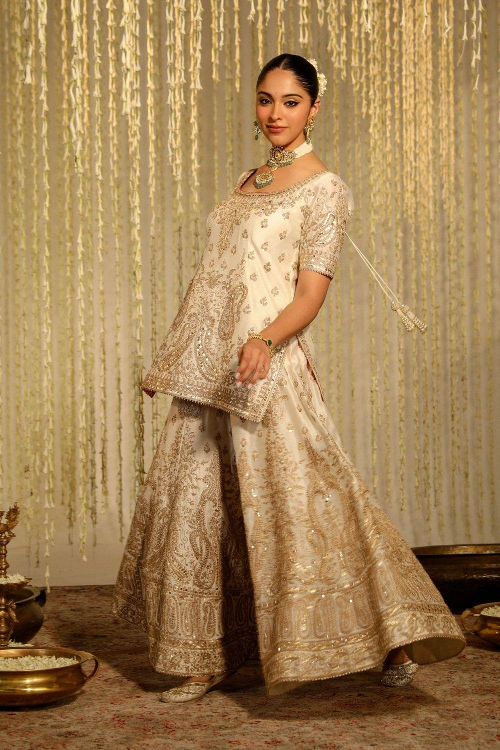 Sheetal Batra Mazneen Daisy Ivory Floral Embellished Kurta Set 5 Sheetal Batra Mazneen Daisy Ivory Floral Embellished Kurta Set - Image 3