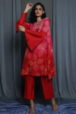 Krishna Mehta Red & Pink Shaded Tunic
