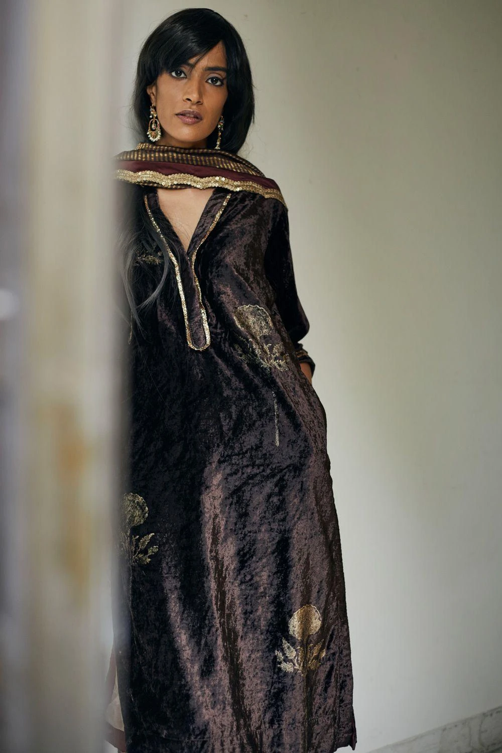 Shorshe Dark Brown Velvet Kurta Set 5 Shorshe Dark Brown Velvet Kurta Set - Image 3