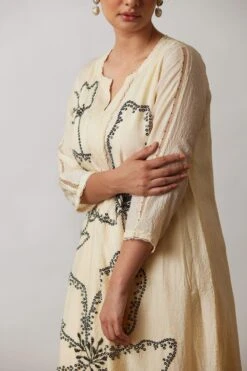 ONE NOT TWO Ivory Floral Embellished Kurta Set 9 ONE NOT TWO Ivory Floral Embellished Kurta Set -Inca Sales Store 29623ont13 3
