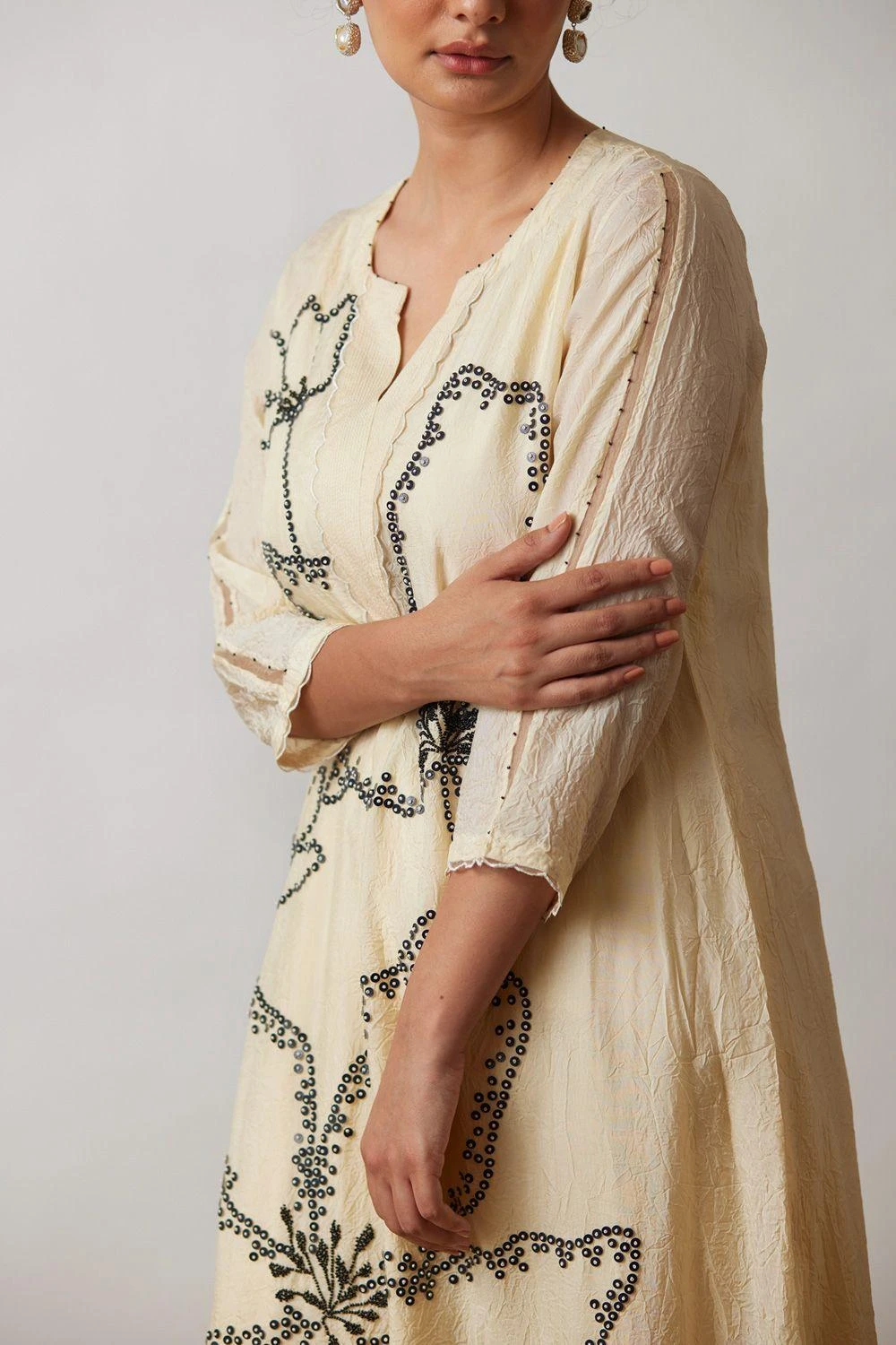 ONE NOT TWO Ivory Floral Embellished Kurta Set 5 ONE NOT TWO Ivory Floral Embellished Kurta Set - Image 3