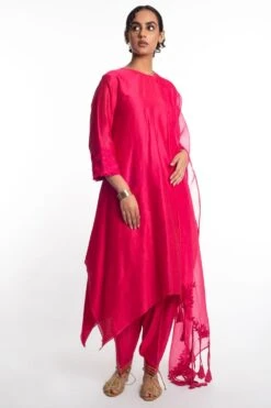 Aikeyah Pink Kurta Set With A Dupatta