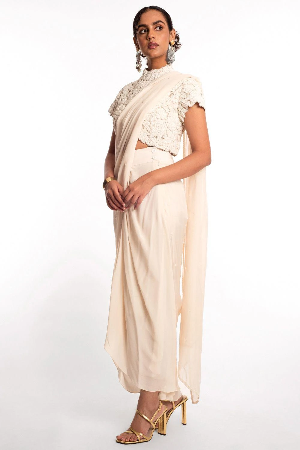 Aikeyah White Draped Sari With An Embellished Blouse 4 Aikeyah White Draped Sari With An Embellished Blouse - Image 2
