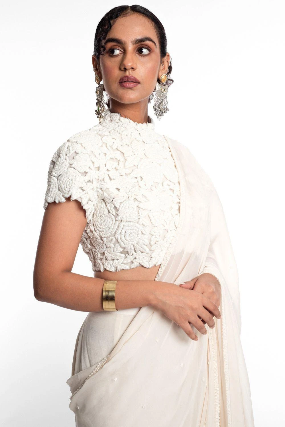 Aikeyah White Draped Sari With An Embellished Blouse 6 Aikeyah White Draped Sari With An Embellished Blouse - Image 4