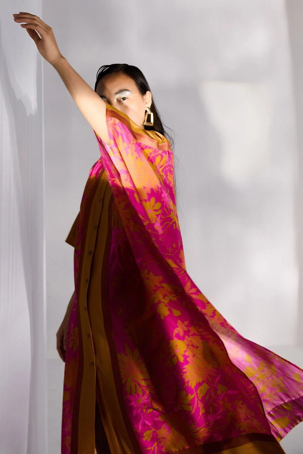 Twinkle Hanspal Bouquet Printed Kaftan Shirt Dress 5 Twinkle Hanspal Bouquet Printed Kaftan Shirt Dress - Image 3