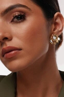 Isharya Ayaana Ecru Studs