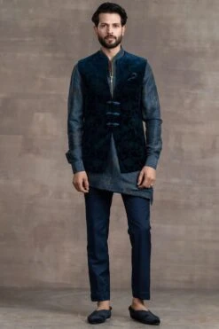 Tarun Tahiliani Men Teal Velvet Jacket Set