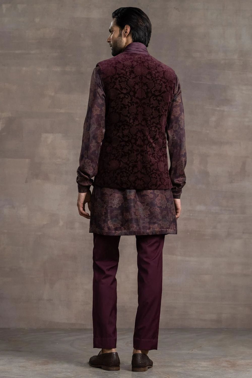Tarun Tahiliani Men Wine Velvet Jacket Set 6 Tarun Tahiliani Men Wine Velvet Jacket Set - Image 4