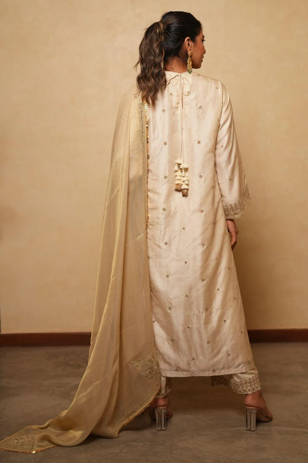 Pooja Keyur Off White Embellished Dupatta 6 Pooja Keyur Off White Embellished Dupatta - Image 4