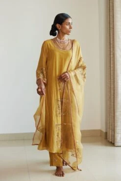 Sarang Kaur Yellow Akaari Stole