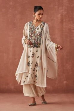 Sunira Designs Ivory Dhaaga Stole