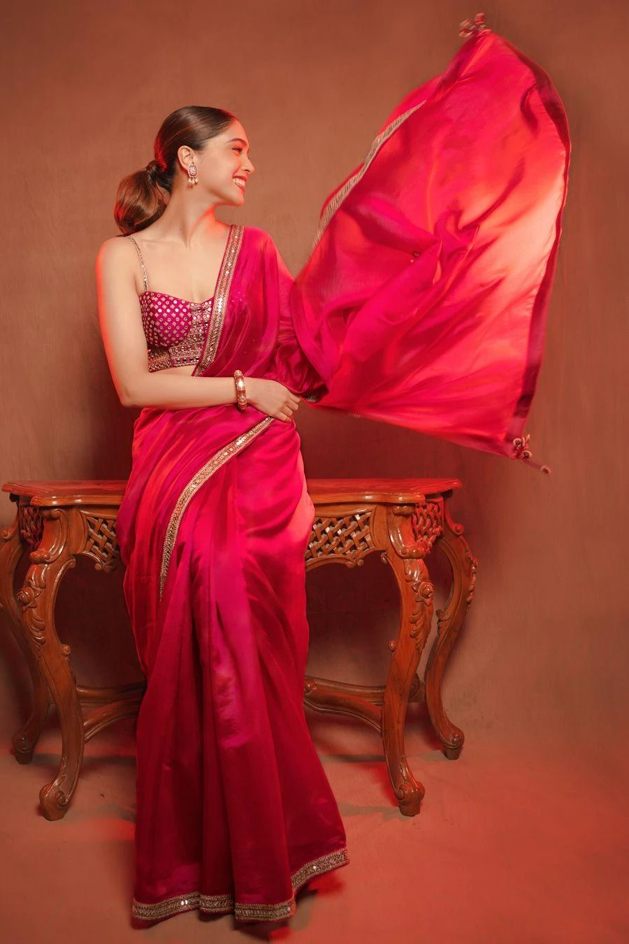 Punit Balana Rani Pink Embroidered Sari Set 5 Punit Balana Rani Pink Embroidered Sari Set - Image 3